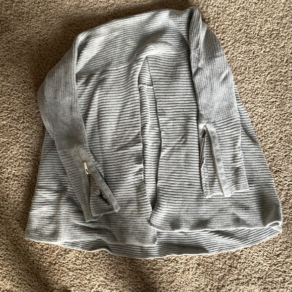 Banana Republic - Picture 1 of 3